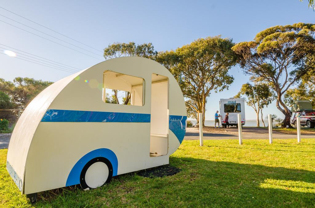 Отель Lake Albert Caravan Park Meningie Экстерьер фото