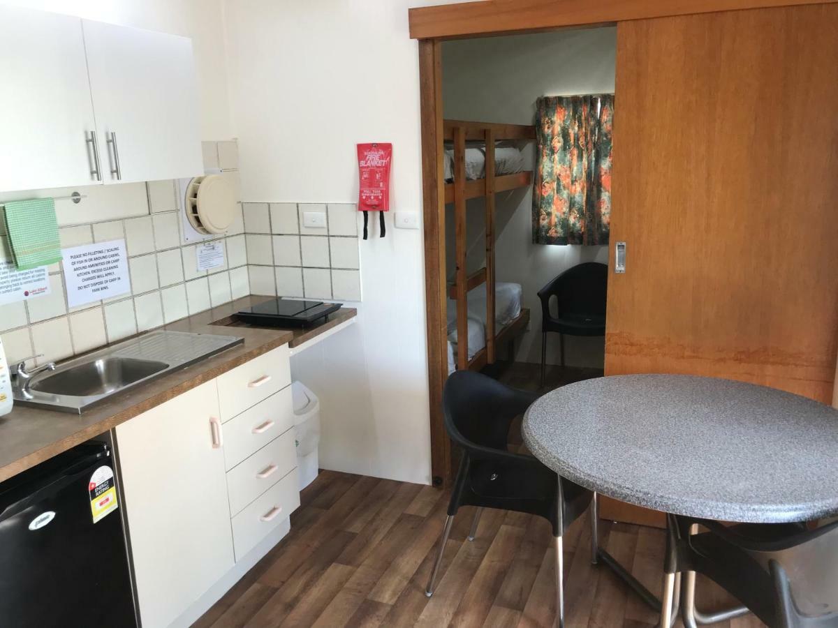 Отель Lake Albert Caravan Park Meningie Экстерьер фото