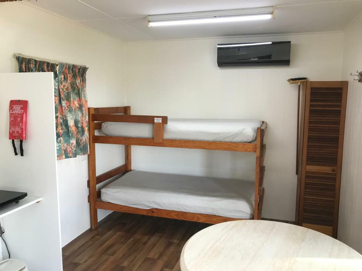 Отель Lake Albert Caravan Park Meningie Экстерьер фото