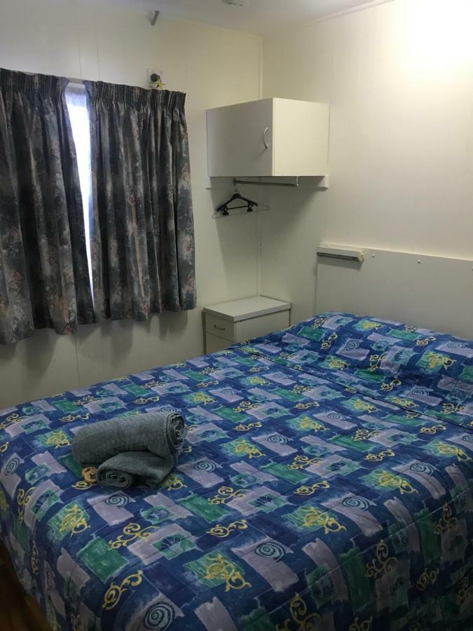 Отель Lake Albert Caravan Park Meningie Экстерьер фото