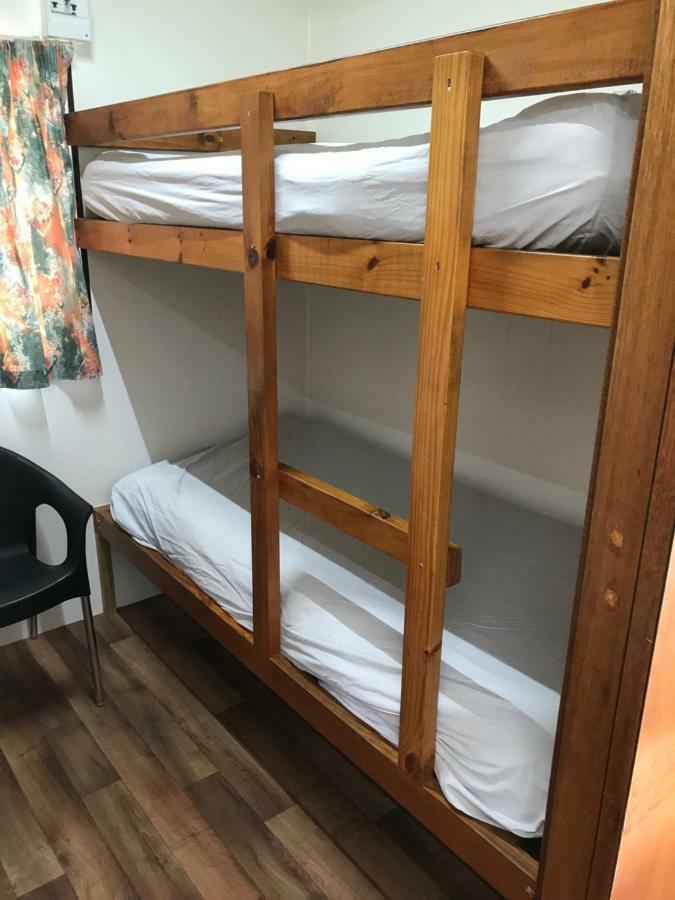 Отель Lake Albert Caravan Park Meningie Экстерьер фото