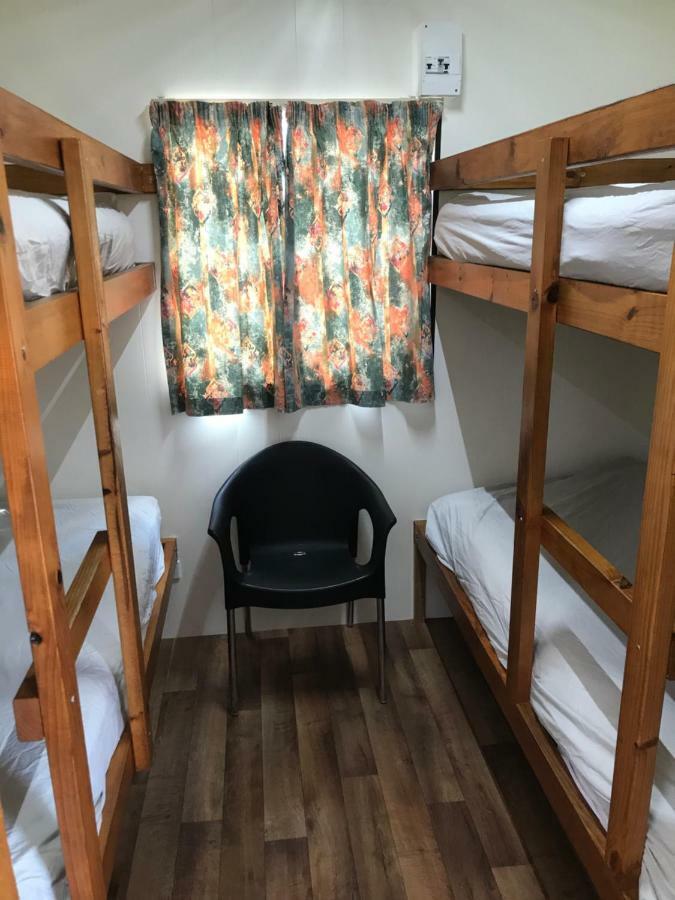 Отель Lake Albert Caravan Park Meningie Экстерьер фото